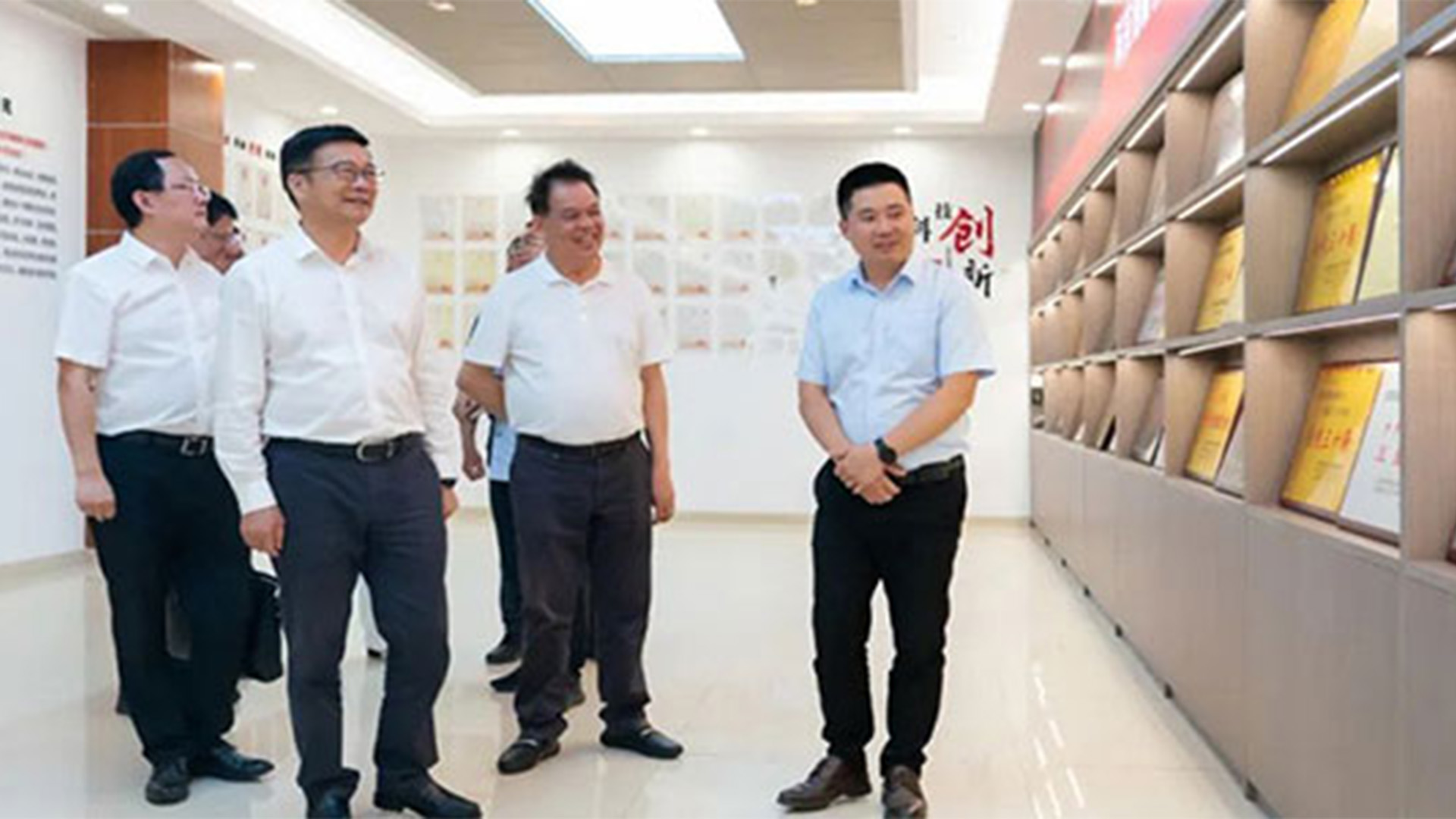 溫州灣新區(qū)黨工委書記、管委會主任周一富走訪浙江石化閥門有限公司